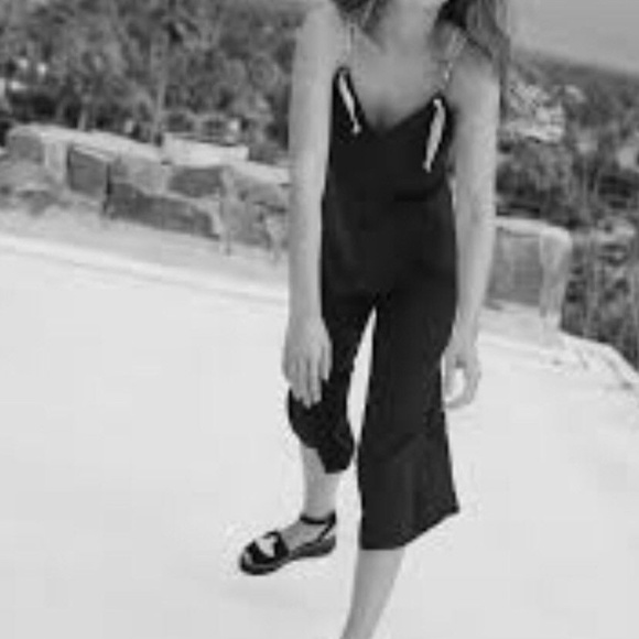 Anthropologie Farm Rio Cropped Jumpsuit - Picture 3 of 6